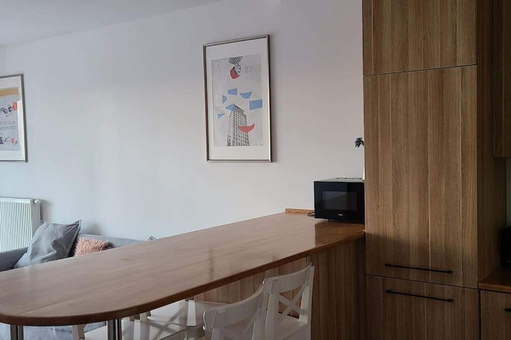 Wellsituated 1 Bedroom In Freeparking Warszawa